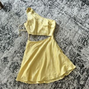 Yellow dress
